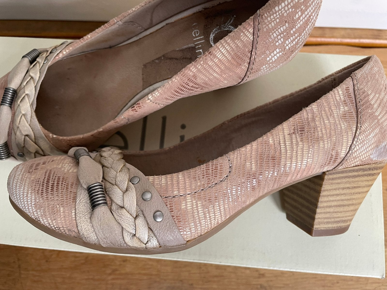 Bijna nieuwe Cellini feestelijke pumps in maat 36, Kleding | Dames, Schoenen, Ophalen of Verzenden, Zo goed als nieuw, Beige