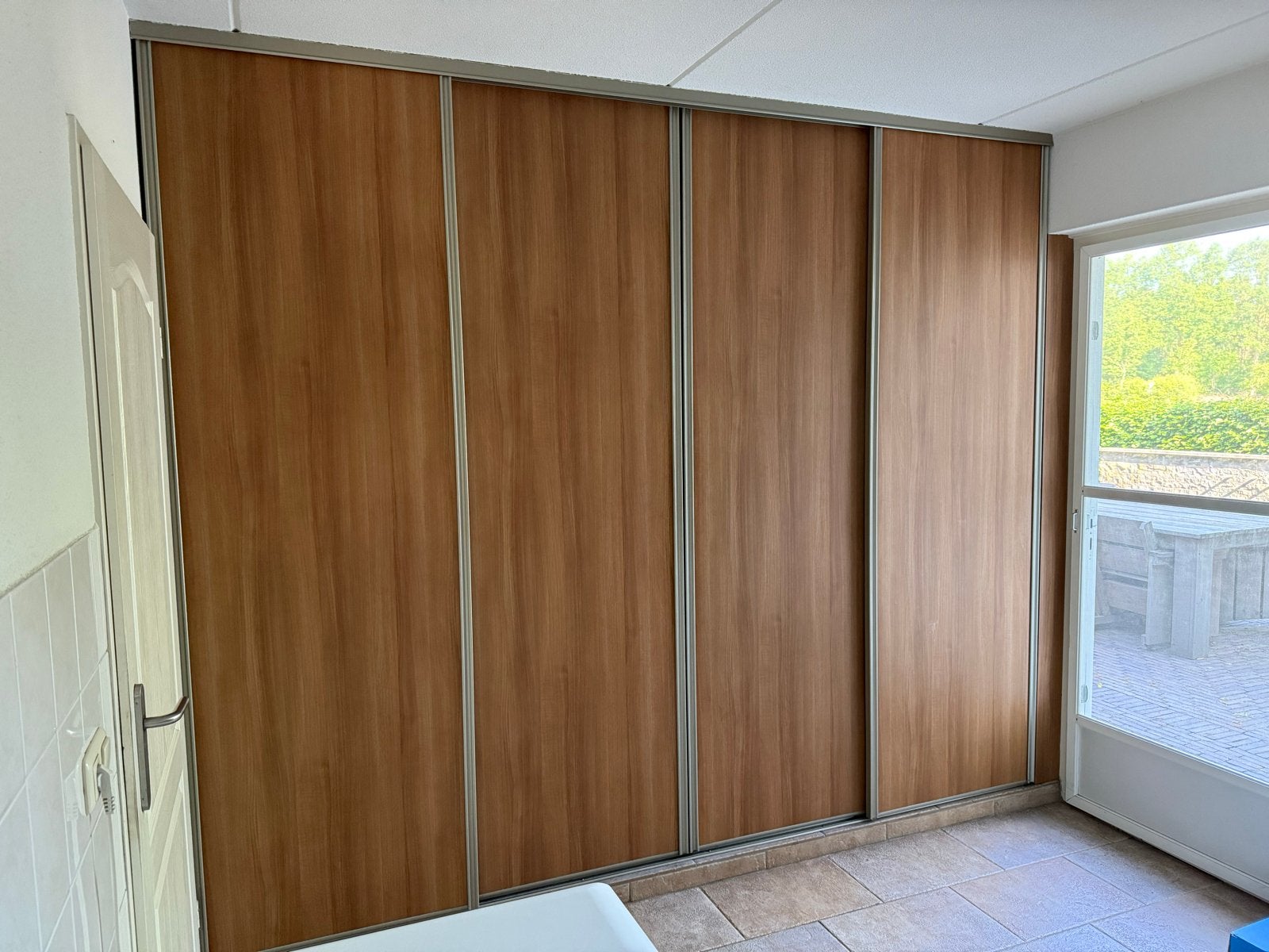 Schuifdeuren kast, Ophalen, Met plank(en), Gebruikt, 200 cm of meer