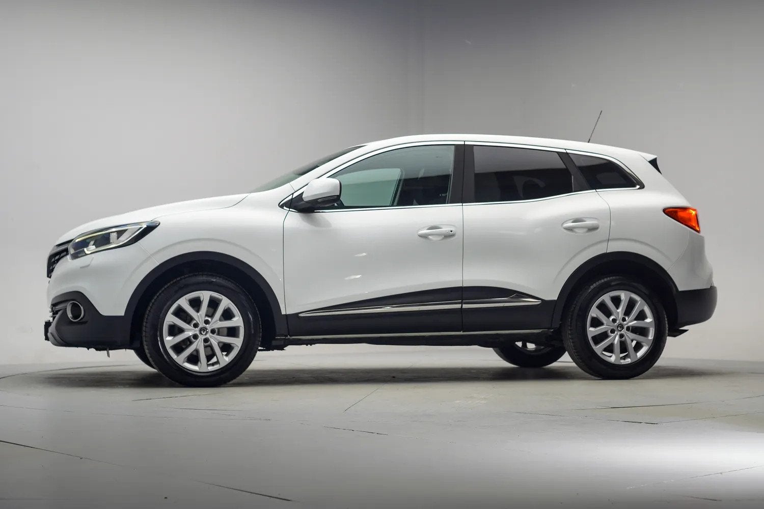 Renault Kadjar 1.2 TCe Intens [ Trekhaak Clima LED Cruise ], Voorwielaandrijving, Kadjar, 4 cilinders, Wit