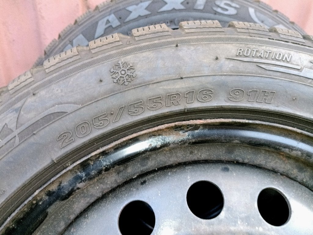 Toyota winterset 205/55 R16 – Maxxis (6,5 mm profiel), Auto-onderdelen, Banden en Velgen, Ophalen, Gebruikt, 16 inch, Banden en Velgen