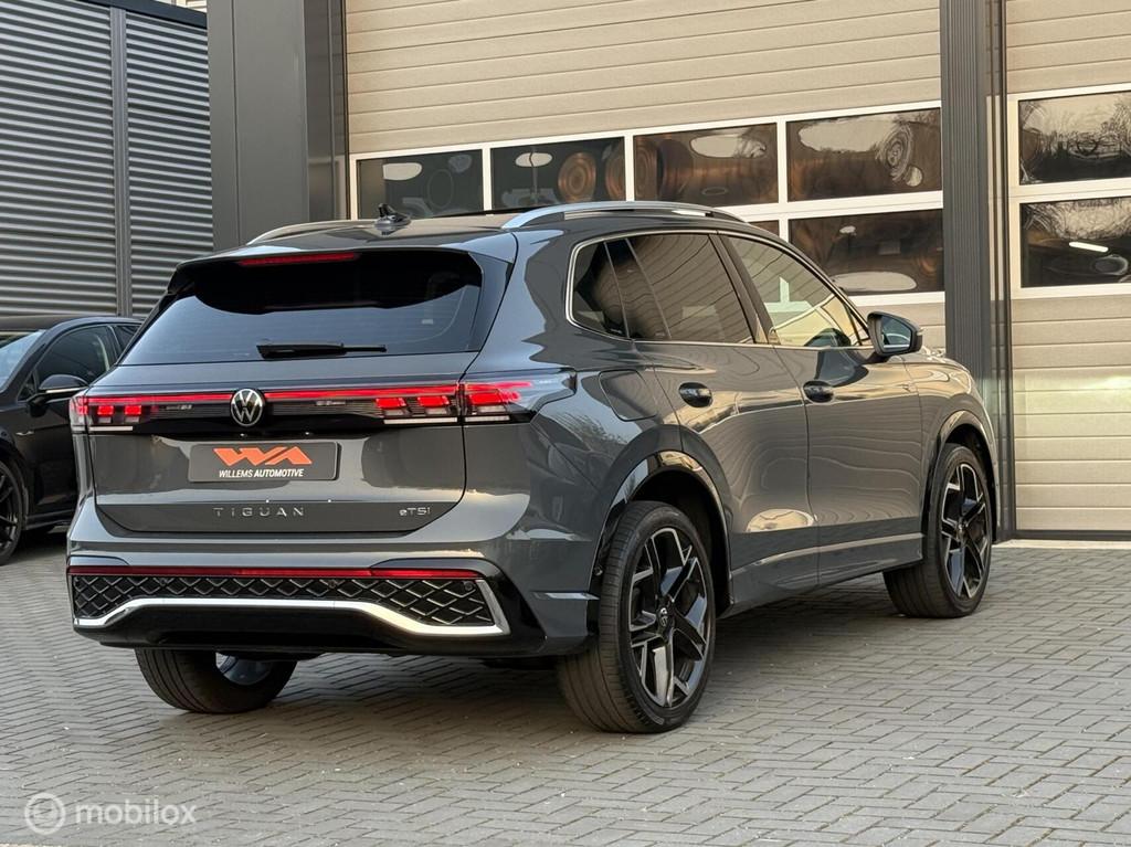Volkswagen Tiguan 1.5 eTSI R-Line Exclusive 20'-Pano-H&K-IQ, 1498 cc, Zwart, 4 cilinders, Leder