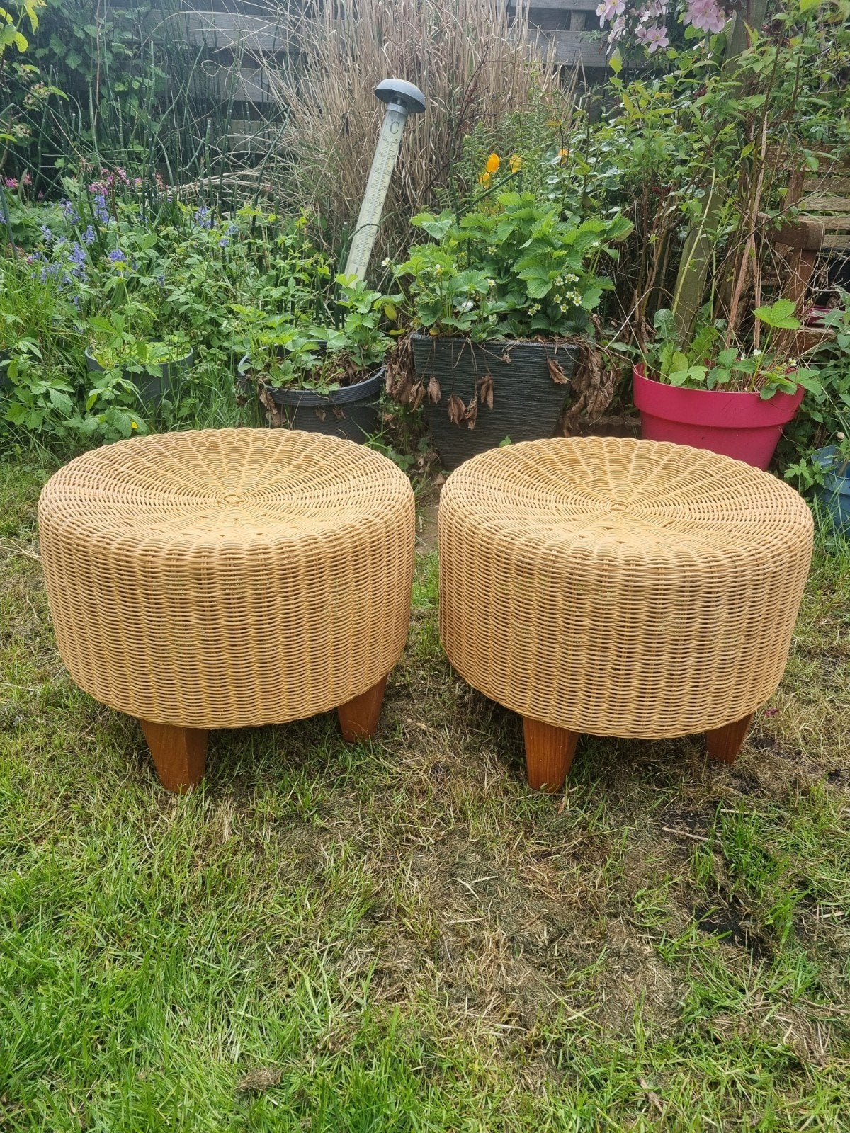 2 mooie rotan hockers, Huis en Inrichting, Banken | Voetenbanken en Poefen, Ophalen