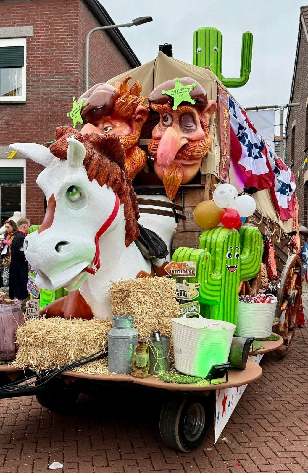 Carnavalswagen opbouw Wild West thema en optioneel kleding., Ophalen, Gebruikt, Feestartikel, Carnaval