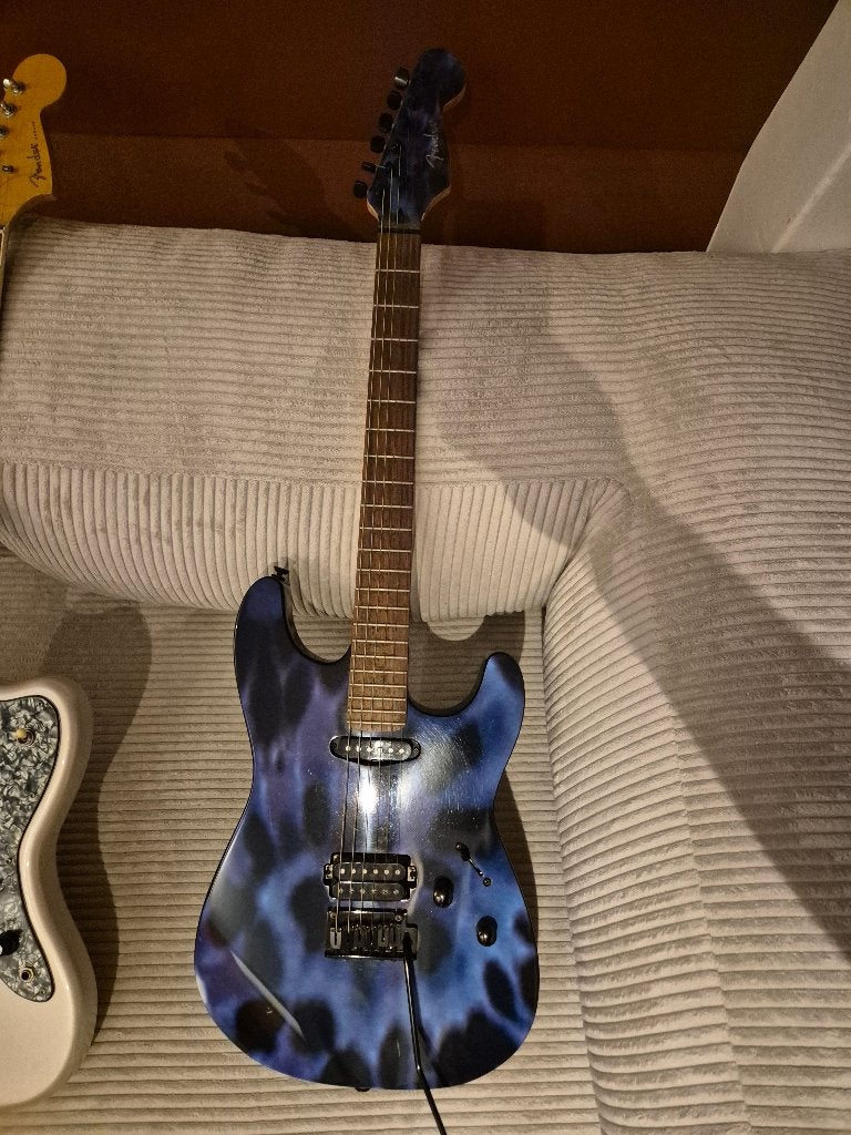 Fender Tie-Dye Stratocaster, Muziek en Instrumenten, Ophalen, Zo goed als nieuw, Solid body, Fender