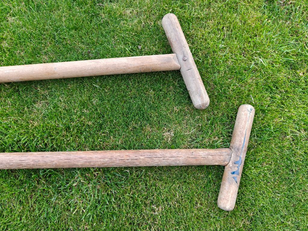 2 x Houten stok voor bv een bezem, Tuin en Terras, Hand-tuingereedschap, Ophalen, Gebruikt, Bezem, Geen merk