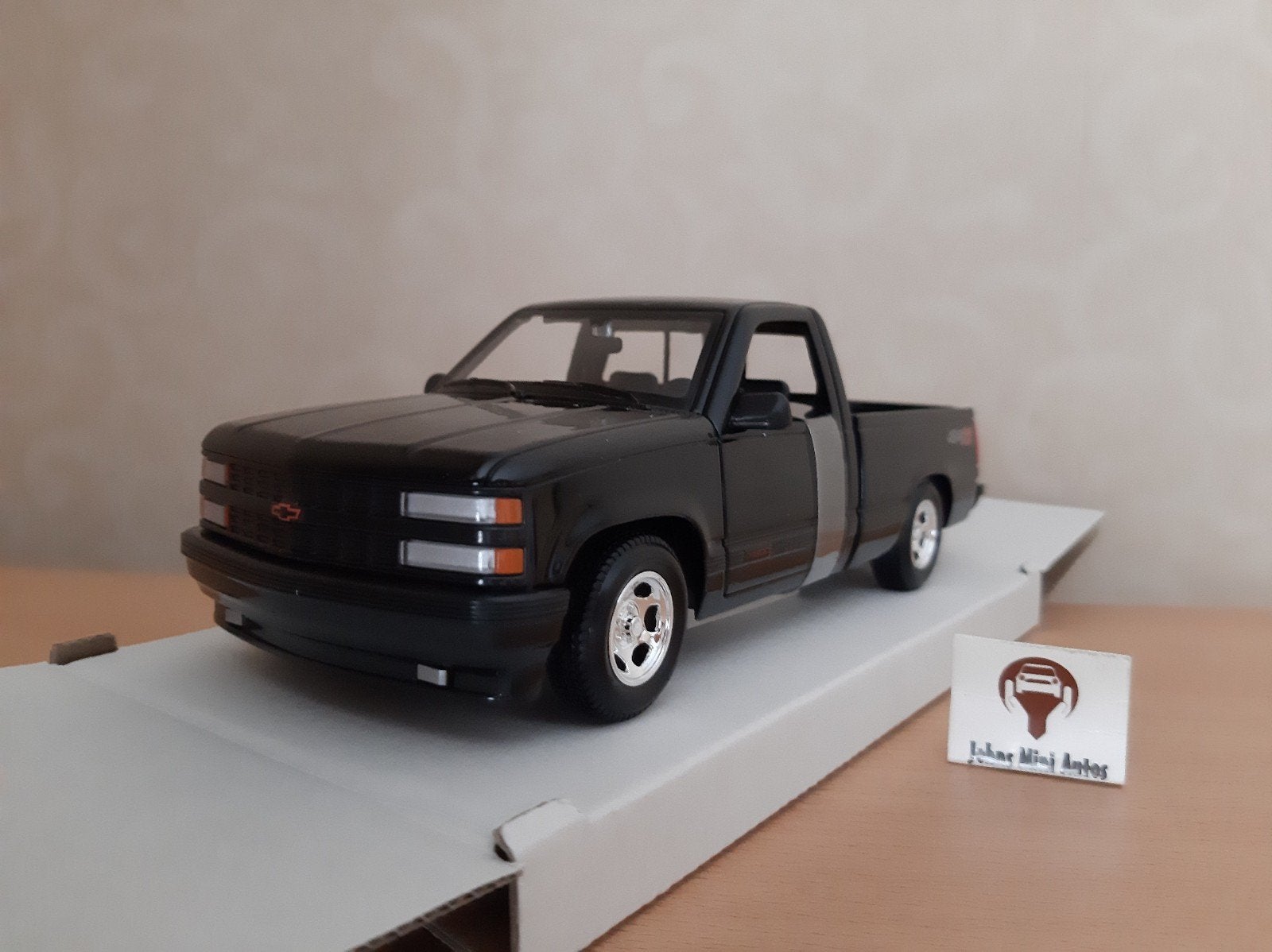 Chevrolet 454 SS Pick-up 1993 Black van Maisto 1:24, Maisto, Auto, Nieuw, Ophalen of Verzenden