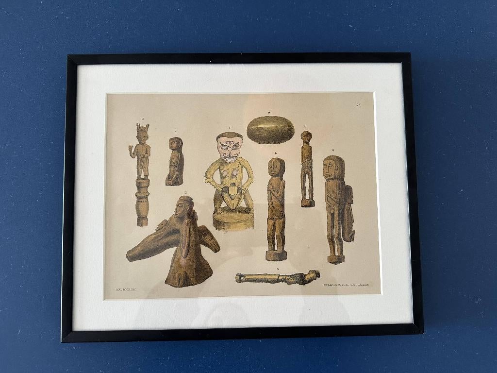Kleurenlitho 1887 - Amuletten (Borneo), Ingelijst, 1800 - 1899, Religie, Ophalen of Verzenden