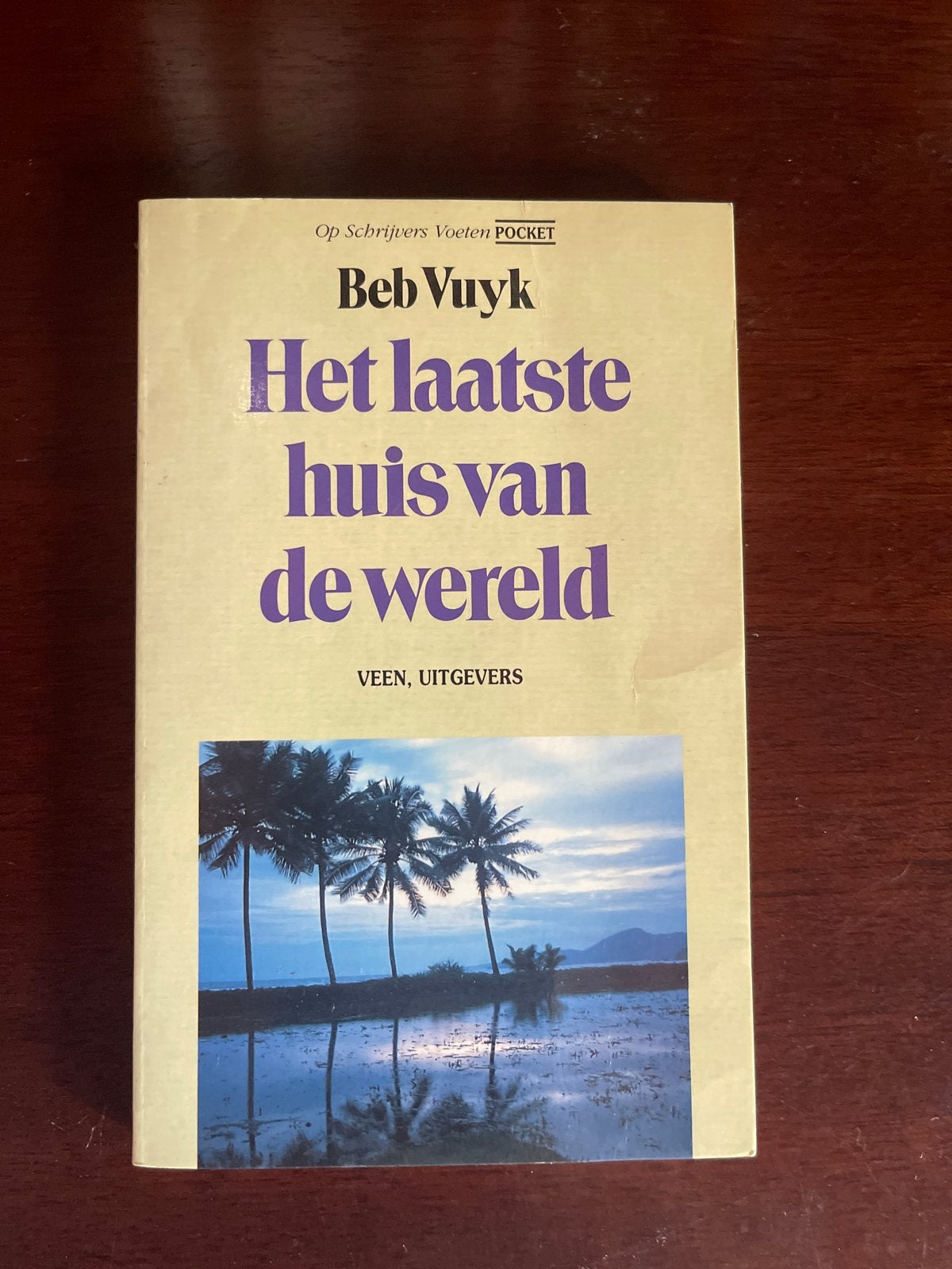 Het laatste huis van de wereld - Beb Vuyk (Pocket), Ophalen of Verzenden, Gelezen, Nederland