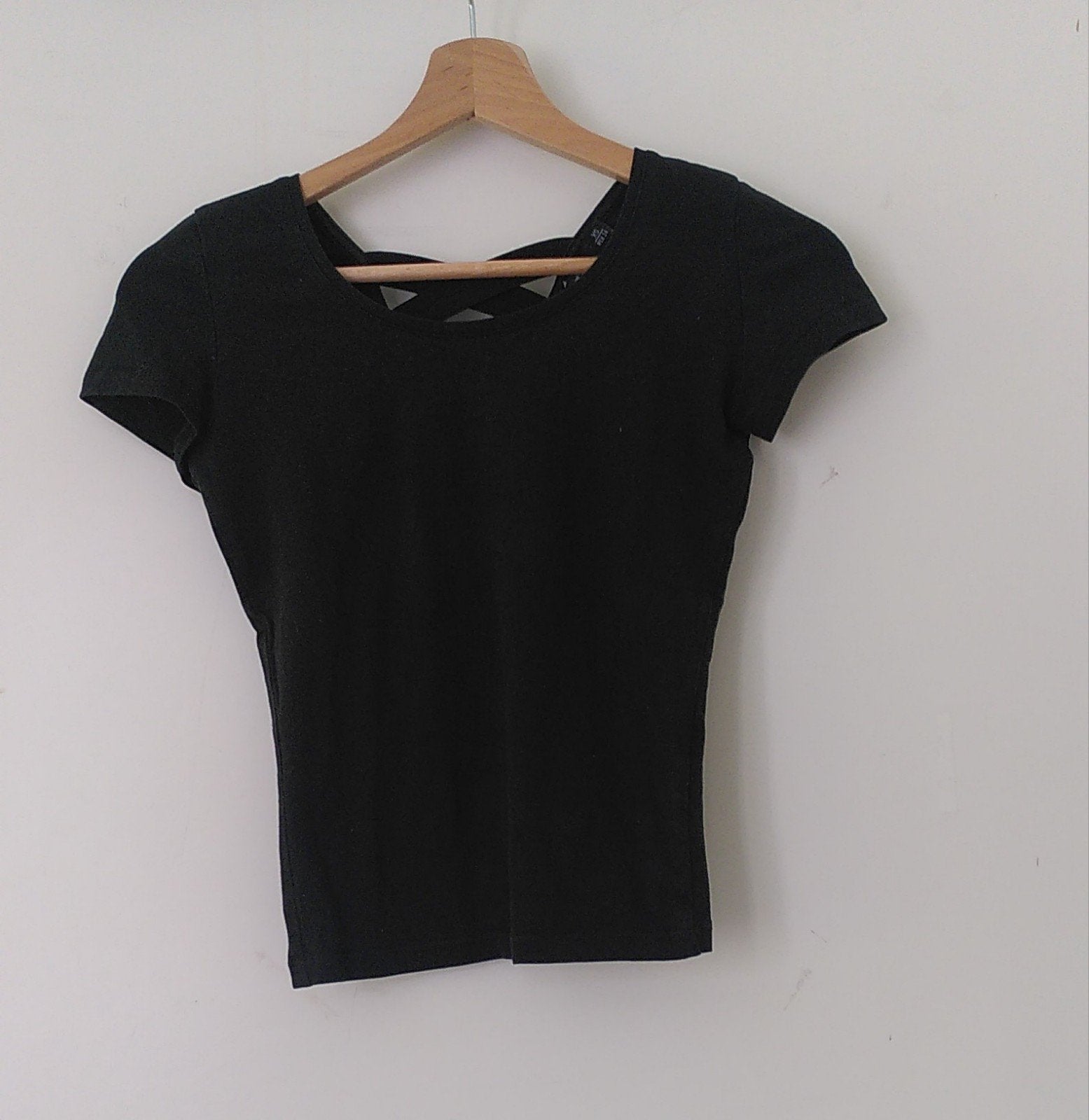 Zwart T-shirt met bandjes op de rug - Bershka Maat XS, Kleding | Dames, Ophalen, Zwart, Bershka, Korte mouw