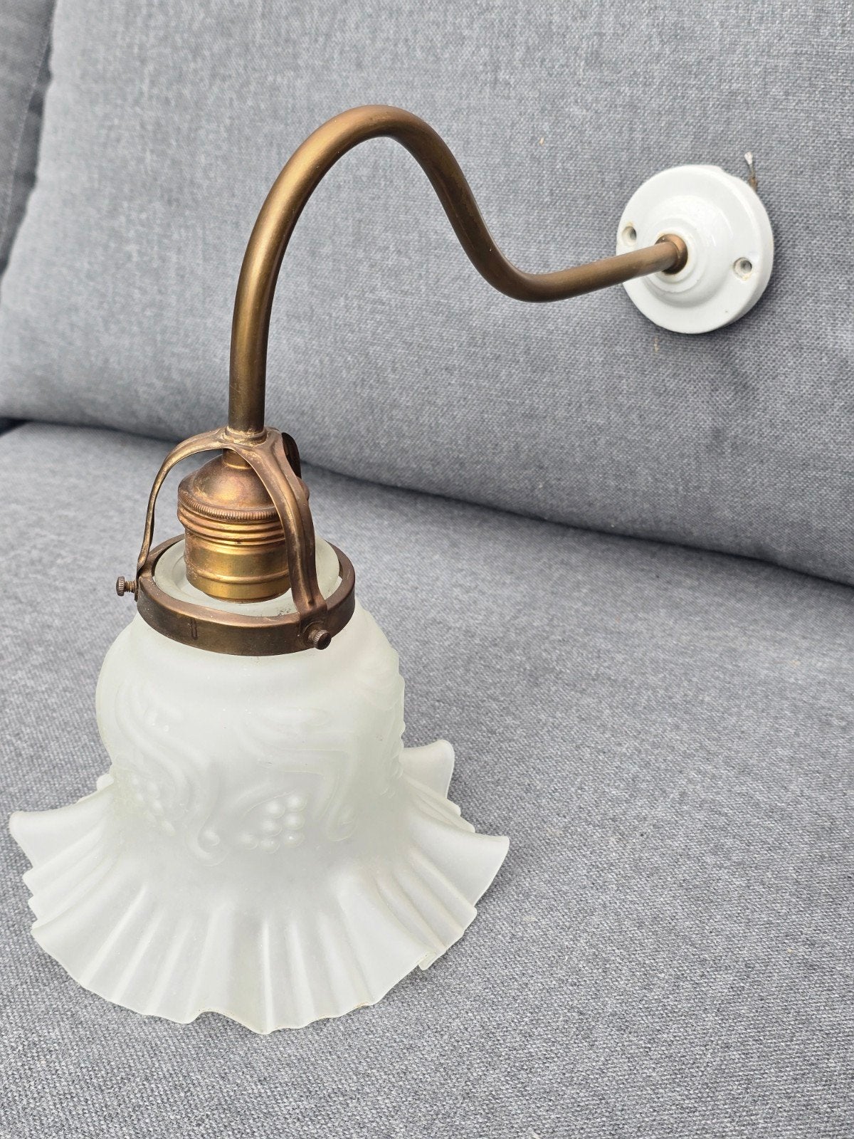 Vintage wandlamp met melkglas kapje, Ophalen