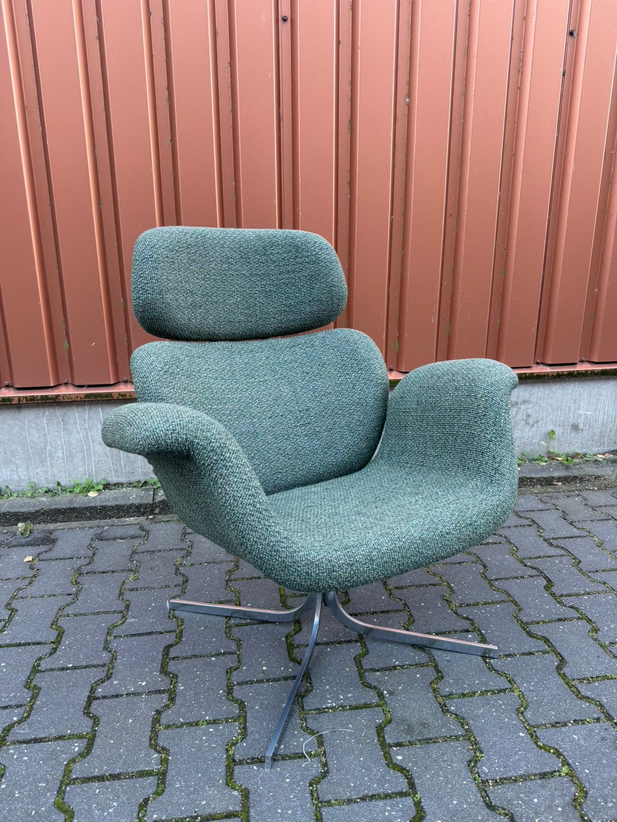 Set van 2x Artifort Big Tulip F545 op zwarte kruispoot, Luxe design, Nieuw, 75 tot 100 cm, Artifort