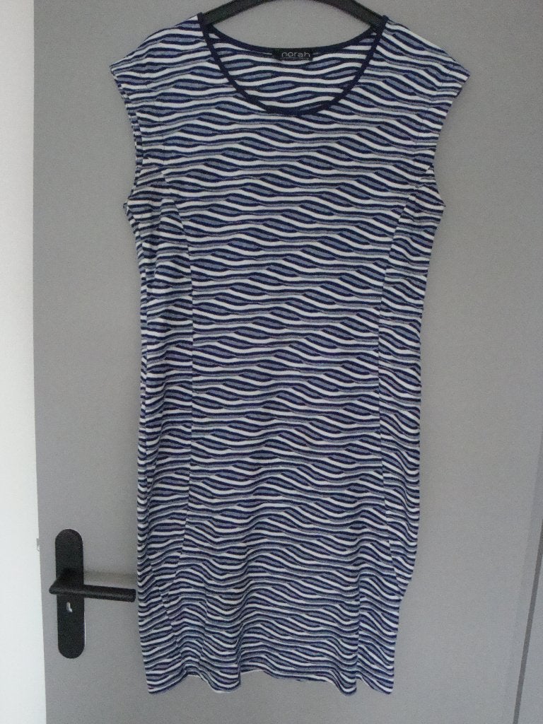 Maat 44. Blauw met witte zomer jurk., Kleding | Dames, Jurken, Meerkleurig, Maat 42/44 (L), Ophalen of Verzenden, Zo goed als nieuw