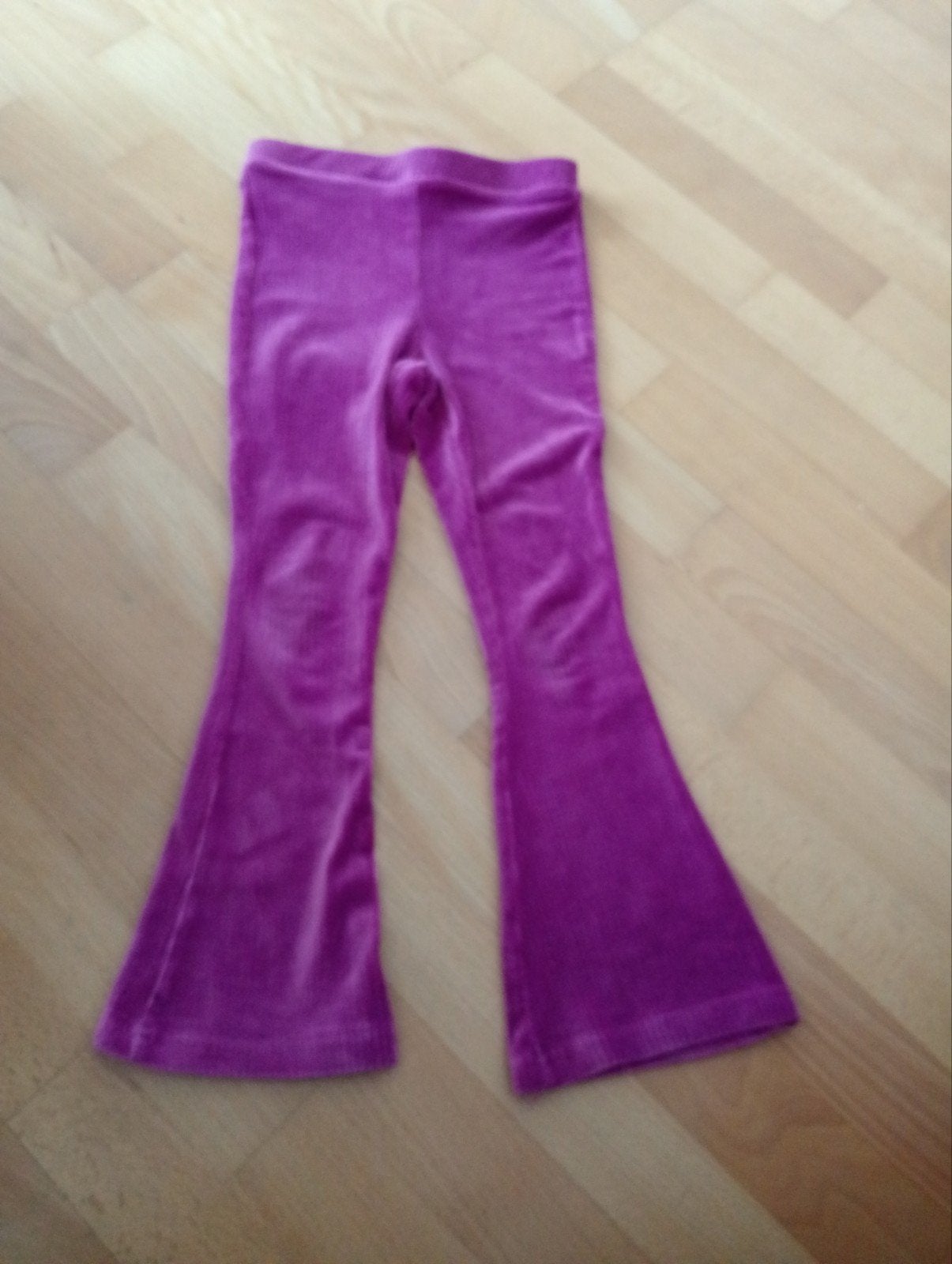 Paarse fluwelen flared broek  maat 110 voor kinderen, Broek, Meisje, Kids, Ophalen of Verzenden