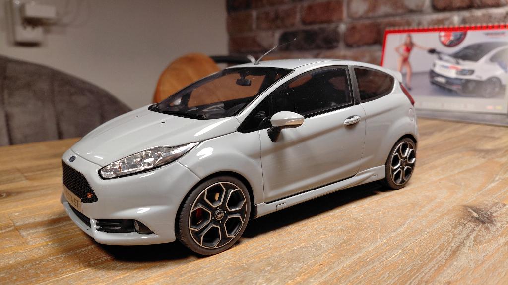 Ford Fiesta ST200 OT985 1:18 Ottomobile, Ophalen, Zo goed als nieuw, Auto, OttOMobile