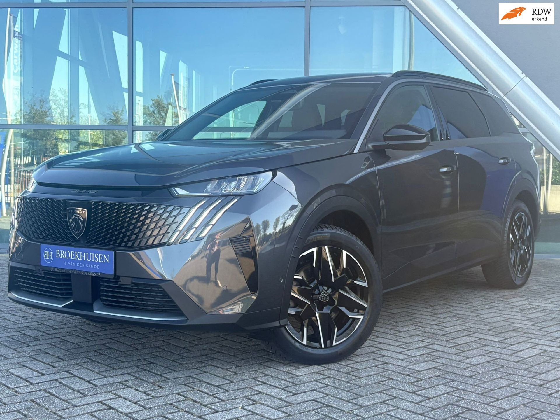 Peugeot 5008 1.2 Hybrid 145pk Allure 7 Pers Automaat / 360 C, Auto's, Peugeot, 145 pk, Gebruikt, Zwart, 1199 cc