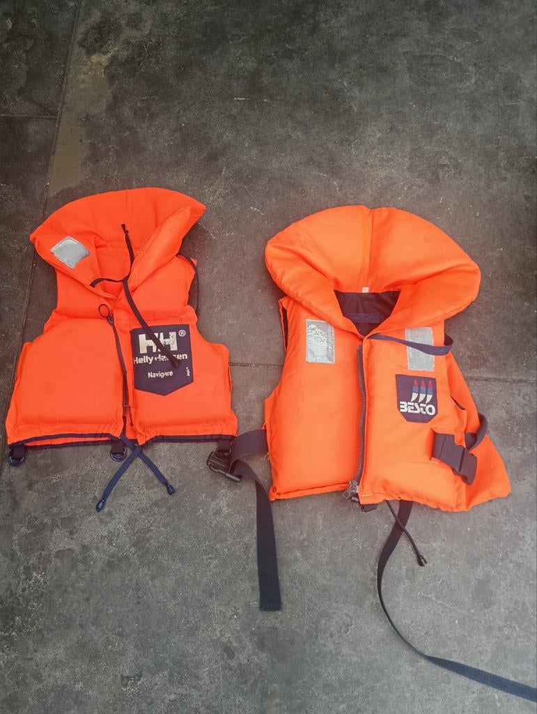 2 x Kinder reddingsvesten - Helly Hansen & Besto, Ophalen of Verzenden, Gebruikt, Overige typen