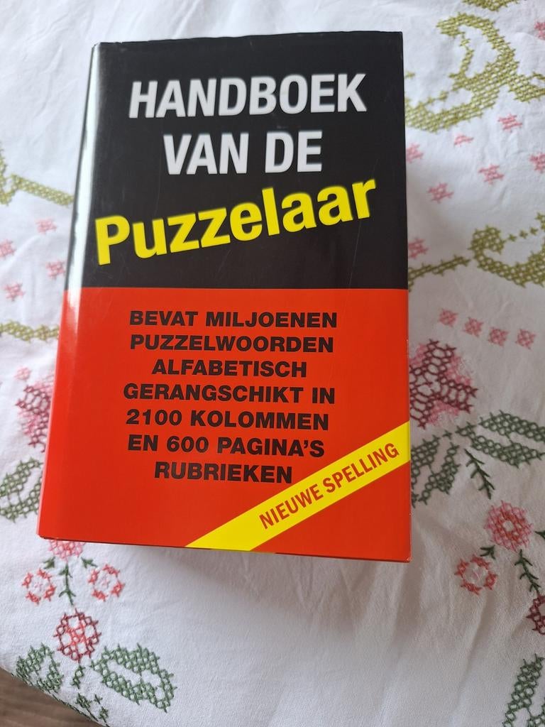 Handboek van de Puzzelaar - 26e druk 2013, Ophalen of Verzenden, Gebruikt, Puzzelboek