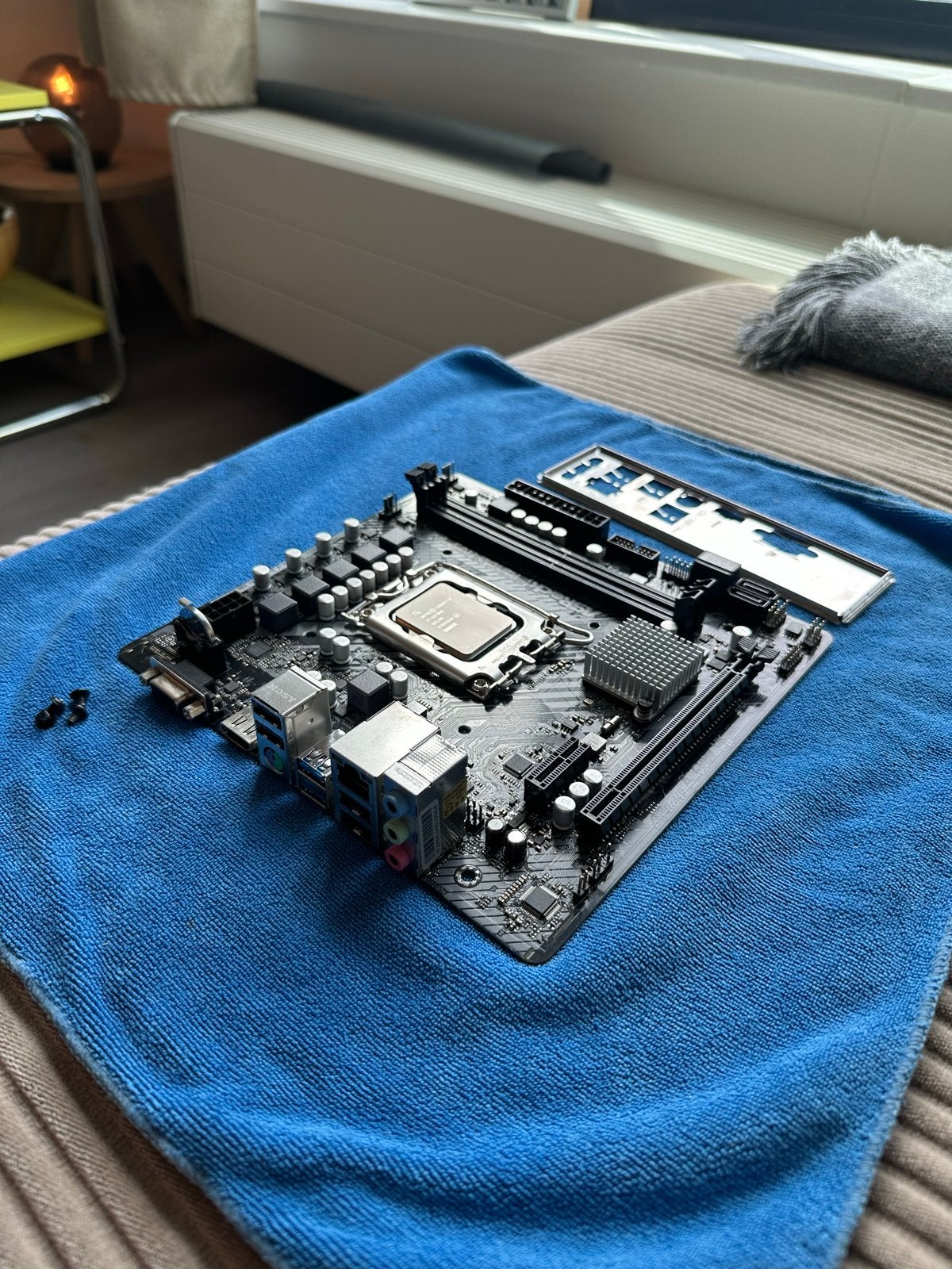 Intel Core i7-12700K met ASRock H610M-HVS en CPU cooler, Ophalen of Verzenden, Zo goed als nieuw, 12-core, 3 tot 4 Ghz