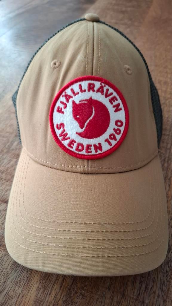 Fjällräven Trucker Cap - Beige/Donkergroen 1960 logo, Fjällräven, One size fits all, Ophalen of Verzenden, Pet