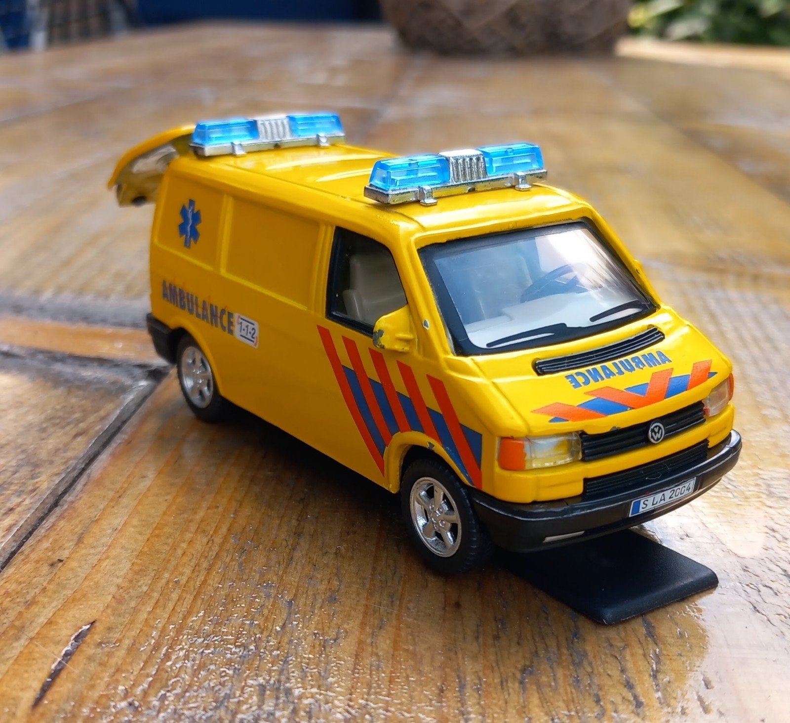 8822 Gele Volkswagen Ambulance Speelgoedauto, Ophalen of Verzenden, Zo goed als nieuw