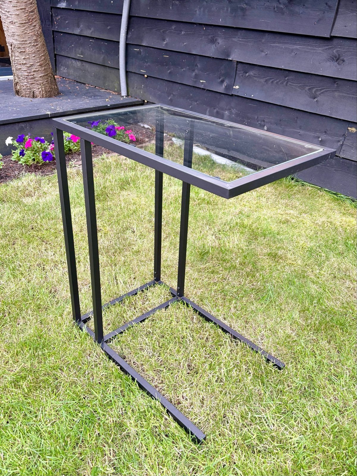 IKEA VITTSJÖ Laptop stand, black-brown/glass, Metaal of Aluminium, Zo goed als nieuw, 60 cm of meer, Rechthoekig