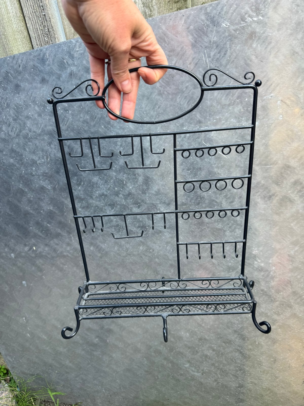 Zwart metalen sieradenrekje - oorbellen, kettingen, ringen, Ophalen of Verzenden, Gebruikt