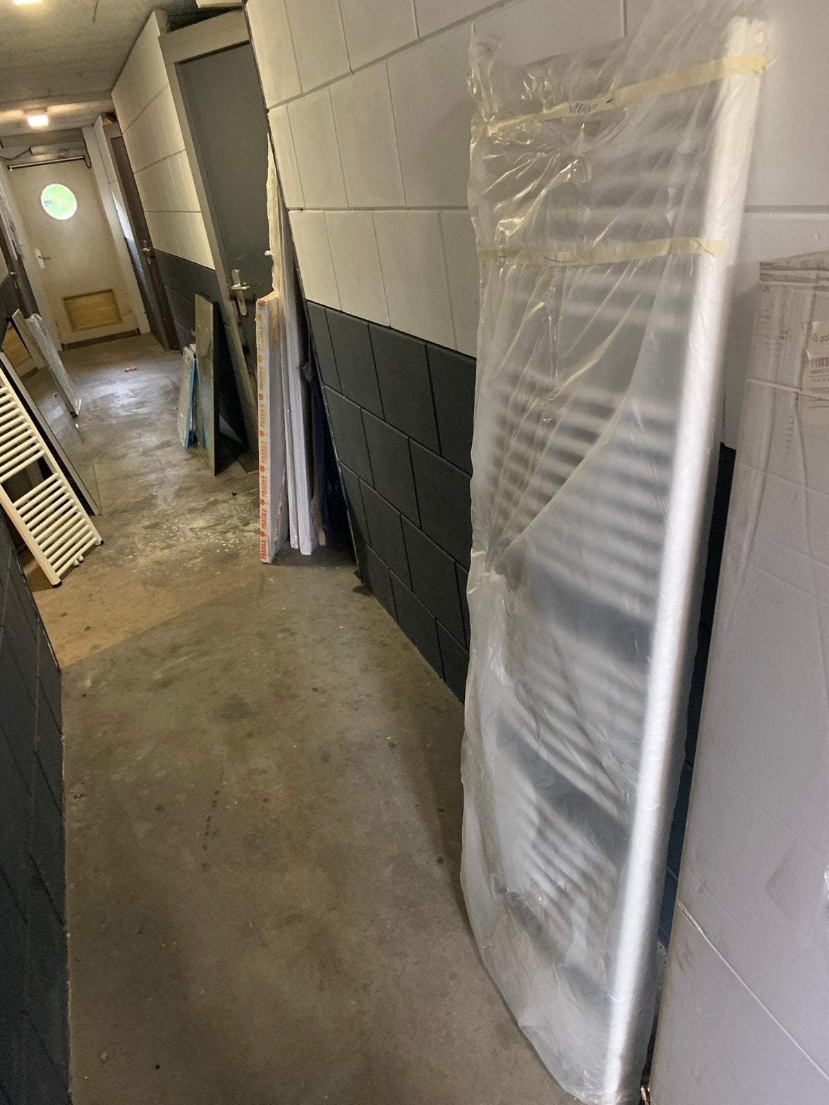 Badkamer radiatiren, Huis en Inrichting, Badkamer | Complete badkamers, Ophalen, Zo goed als nieuw