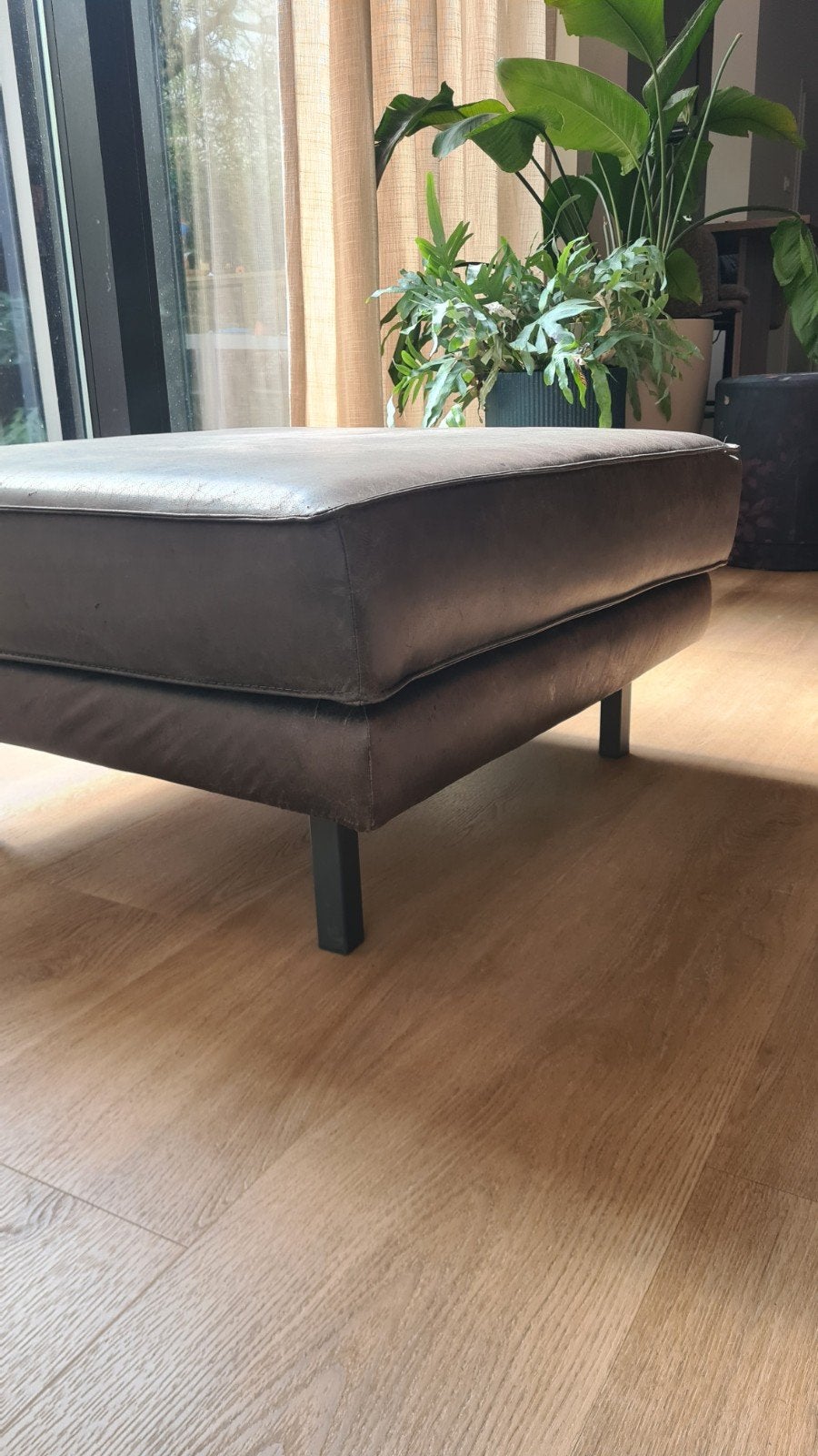 Bruine leren poef / hocker, Gebruikt, Leer, Ophalen of Verzenden, Modern, Tijdloos