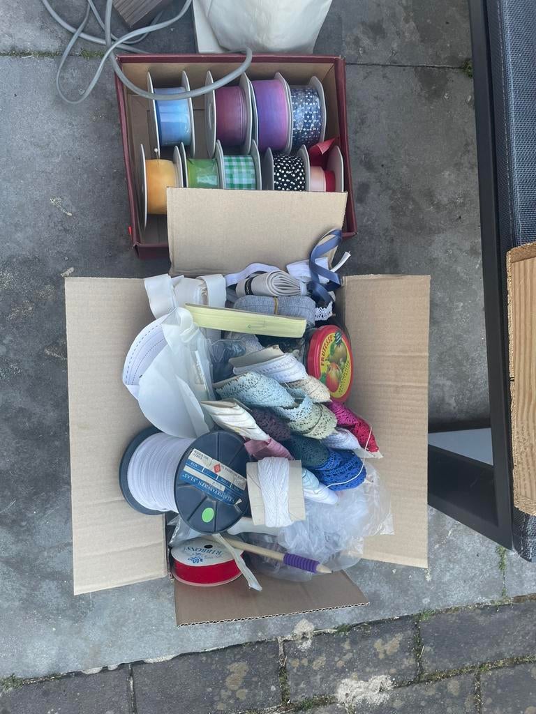 Lockgaren, knopen, ritsen, linten, Ophalen, Zo goed als nieuw, Knoop of Knopen