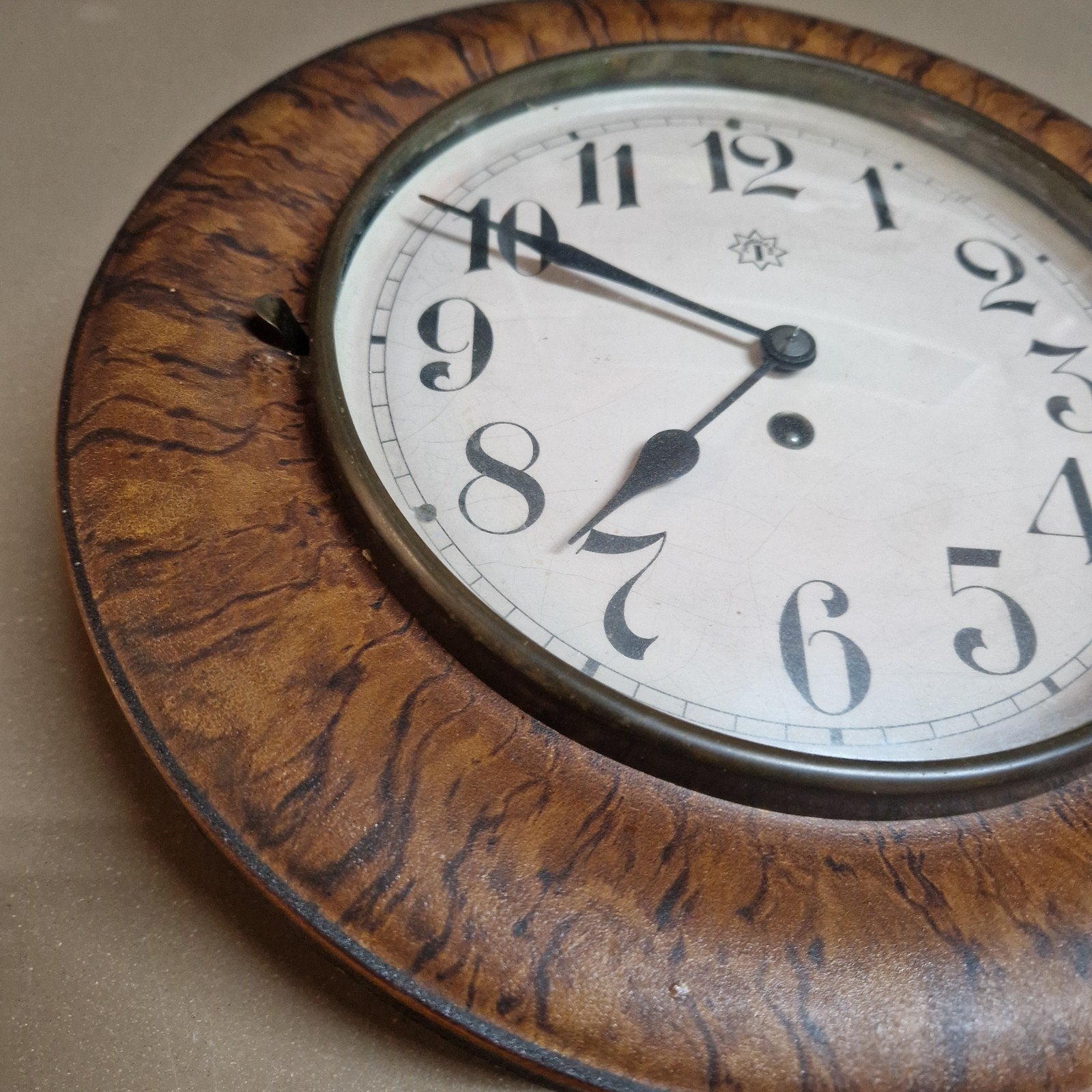 Zeldzame Junghans Blikken Wandklok met Houtnerf (1910-1940), Ophalen of Verzenden