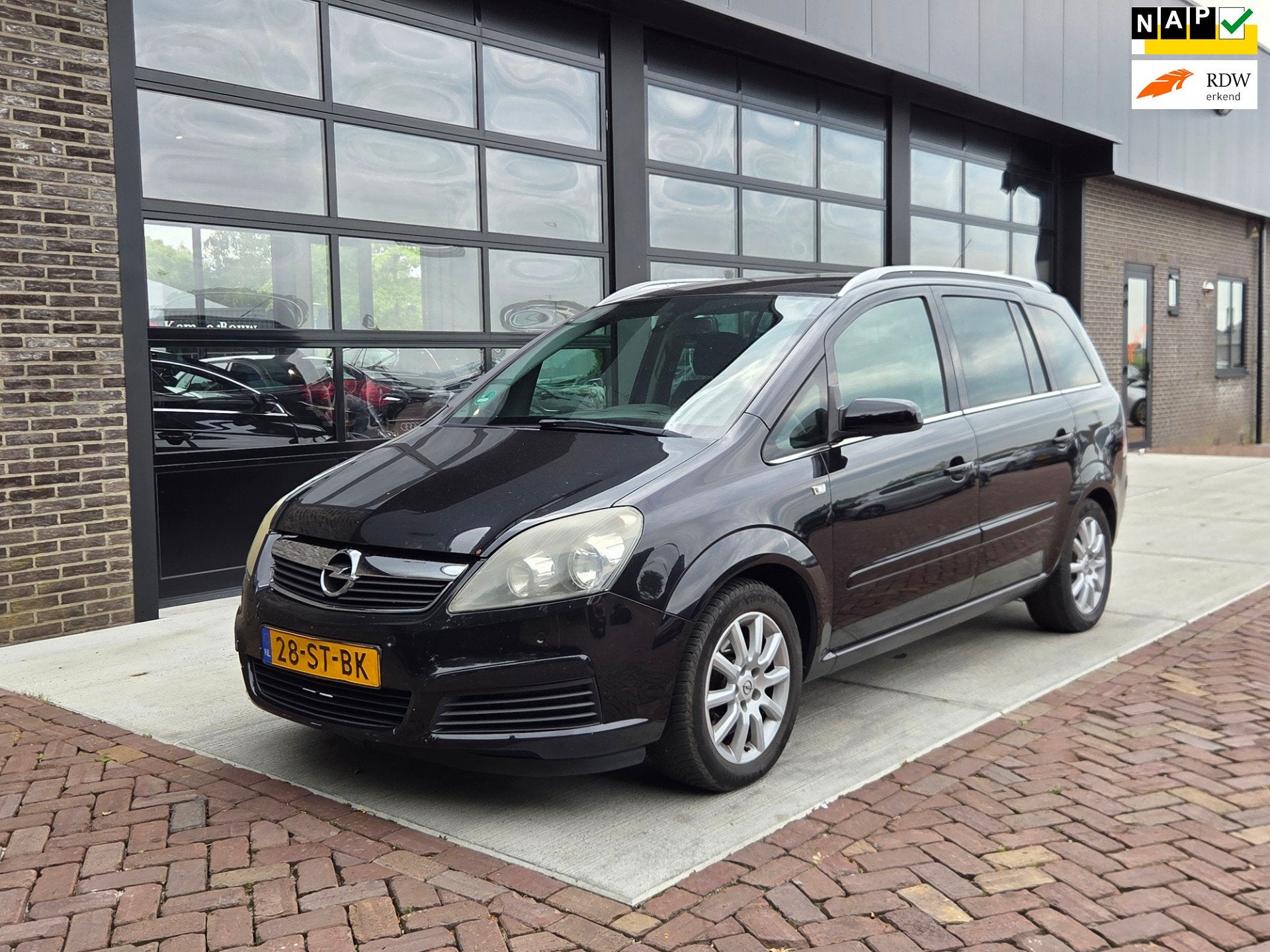 Opel Zafira 2.2 Cosmo | FUEL PUMP BROKEN, Auto's, Opel, Voorwielaandrijving, Gebruikt, 150 pk, 7 stoelen