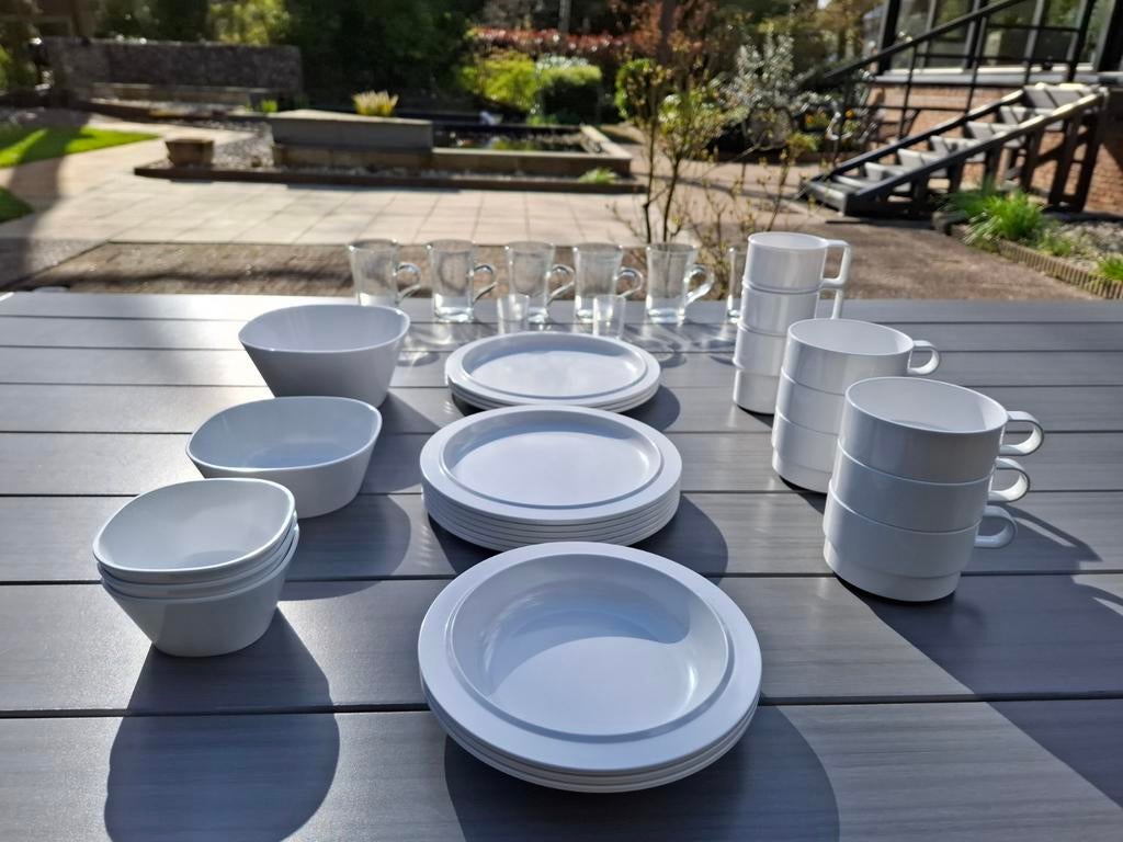 Camping Mepal servies wit met bestek en glazen 3 pers, Caravans en Kamperen, Ophalen of Verzenden, Zo goed als nieuw