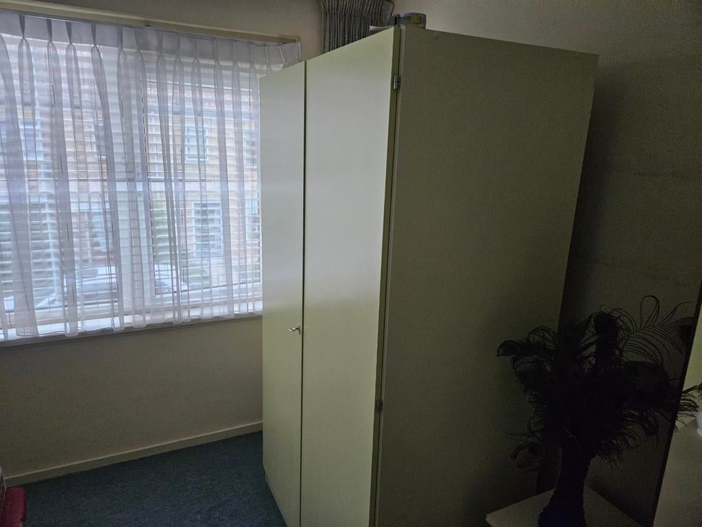 Gratis kledingkast, Ophalen, Gebruikt, 50 tot 75 cm, 200 cm of meer