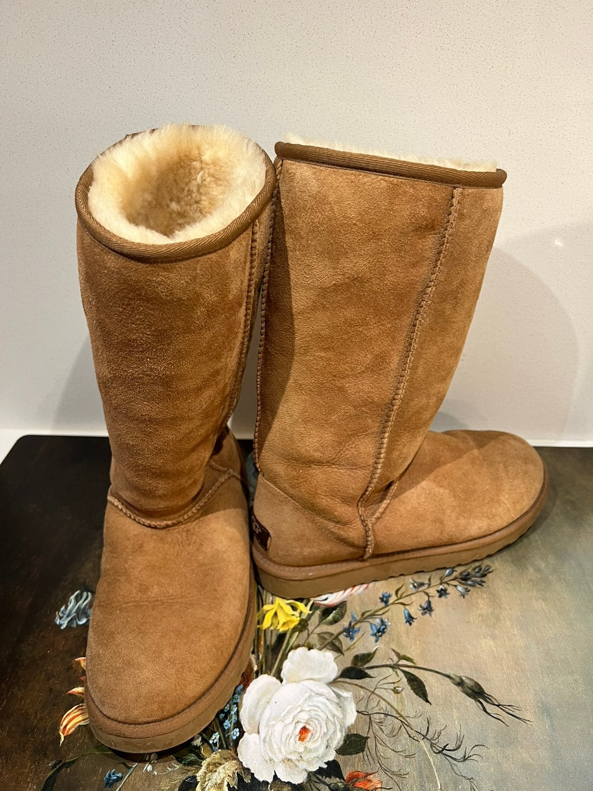 Hoge UGG Classic Tall laarzen, kleur chestnut, mt W7. Nieuw., Hoge laarzen, Bruin, Ophalen of Verzenden, Zo goed als nieuw