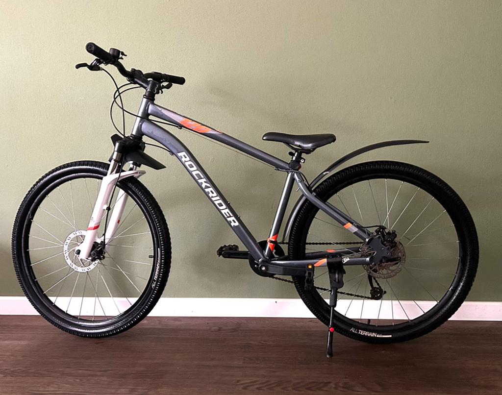 Mountainbike Rockrider ST120 met accessoires in nieuwstaat!, Fietsen en Brommers, Fietsen | Mountainbikes en ATB, Ophalen, Zo goed als nieuw