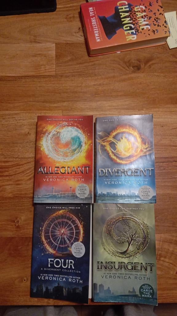 Veronica Roth - Divergent Series Four-Book Paperback Box Set, Boeken, Overige typen, Ophalen of Verzenden, Zo goed als nieuw, Tarot of Kaarten leggen