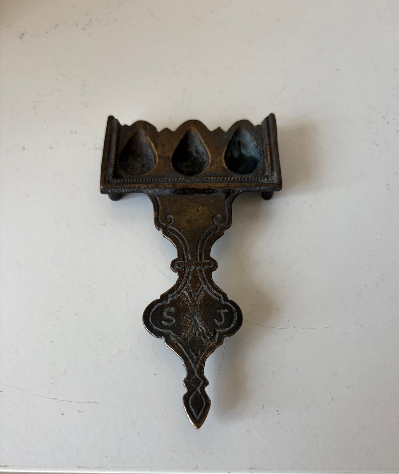 Aarti Diya (bronzen olielamp) klein voor 3 lonten 1858, Antiek en Kunst, Antiek | Koper en Brons, Brons, Ophalen of Verzenden