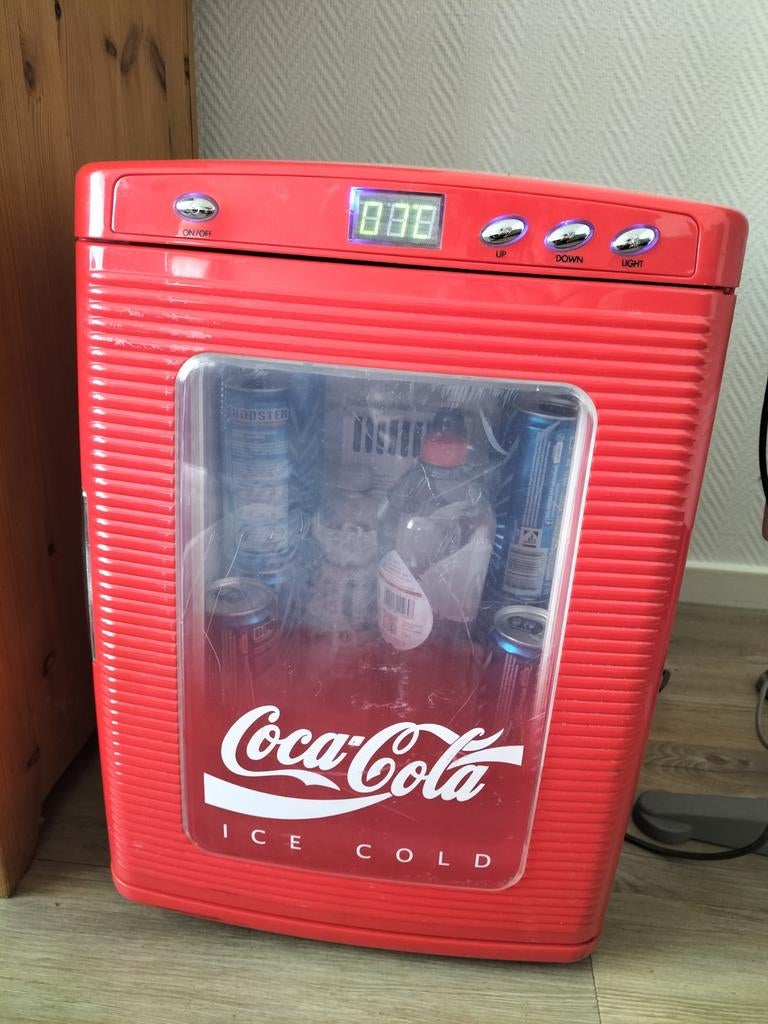 Coca-Cola Mini Koelkast 230V/12V - Perfect voor onderweg!, Witgoed en Apparatuur, Koelkasten en IJskasten, Ophalen of Verzenden