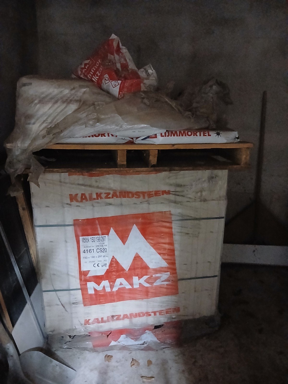 105 Kalkzandsteen lijm blokken 20 x 30 15cm breed  + lijm, Doe-het-zelf en Verbouw, Metselstenen, Ophalen, Nieuw, Kalkzandstenen