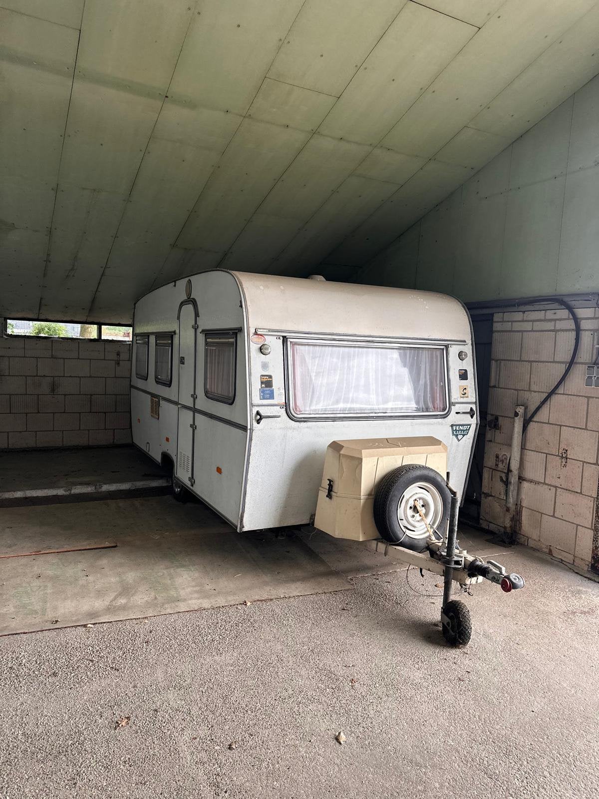 Fendt Karat caravan met voortent, Treinzit, 750 - 1000 kg, Particulier, Fendt