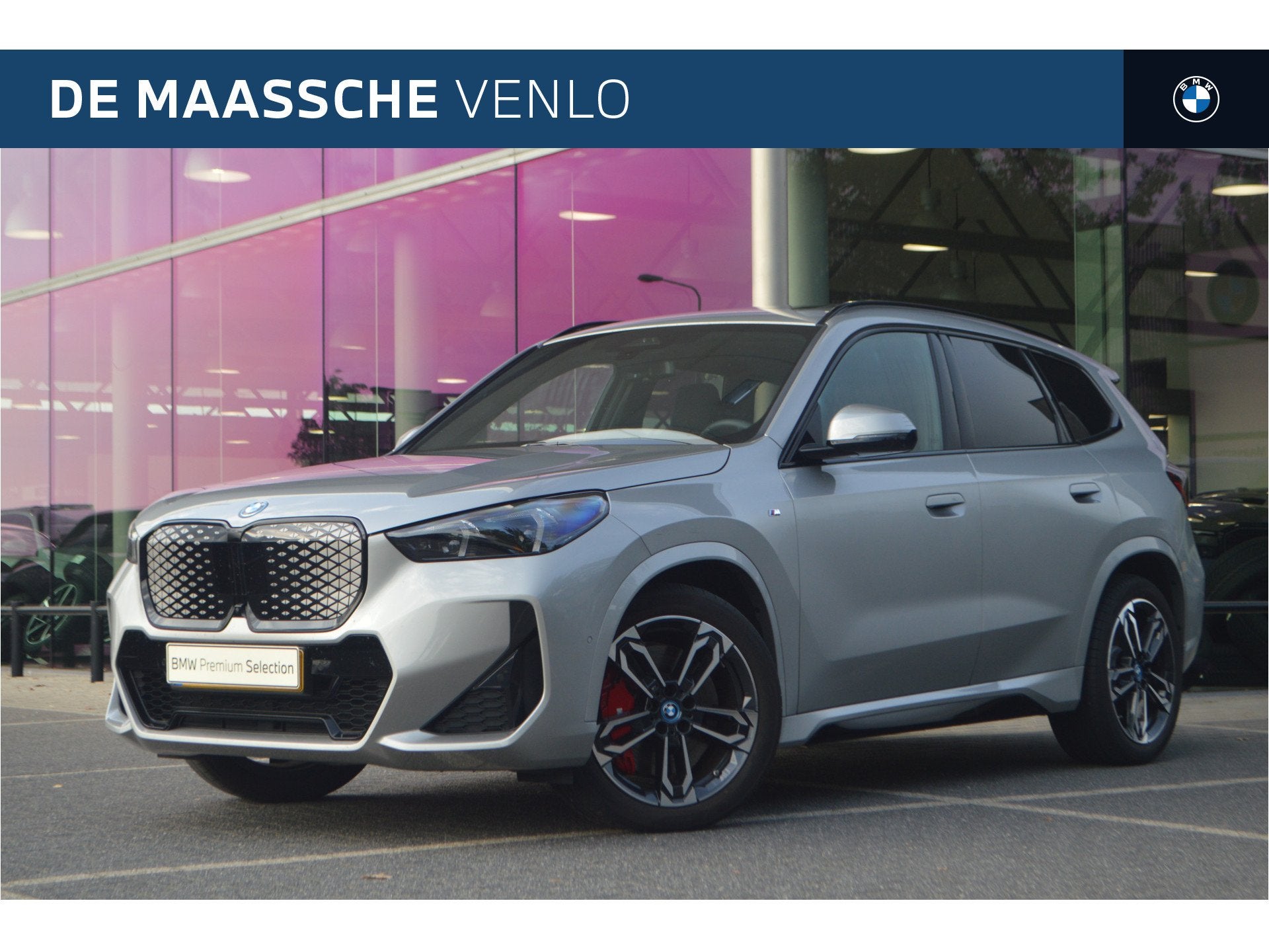 BMW iX1 eDrive20 M Sport / Trekhaak / Panoramadak / Sportsto