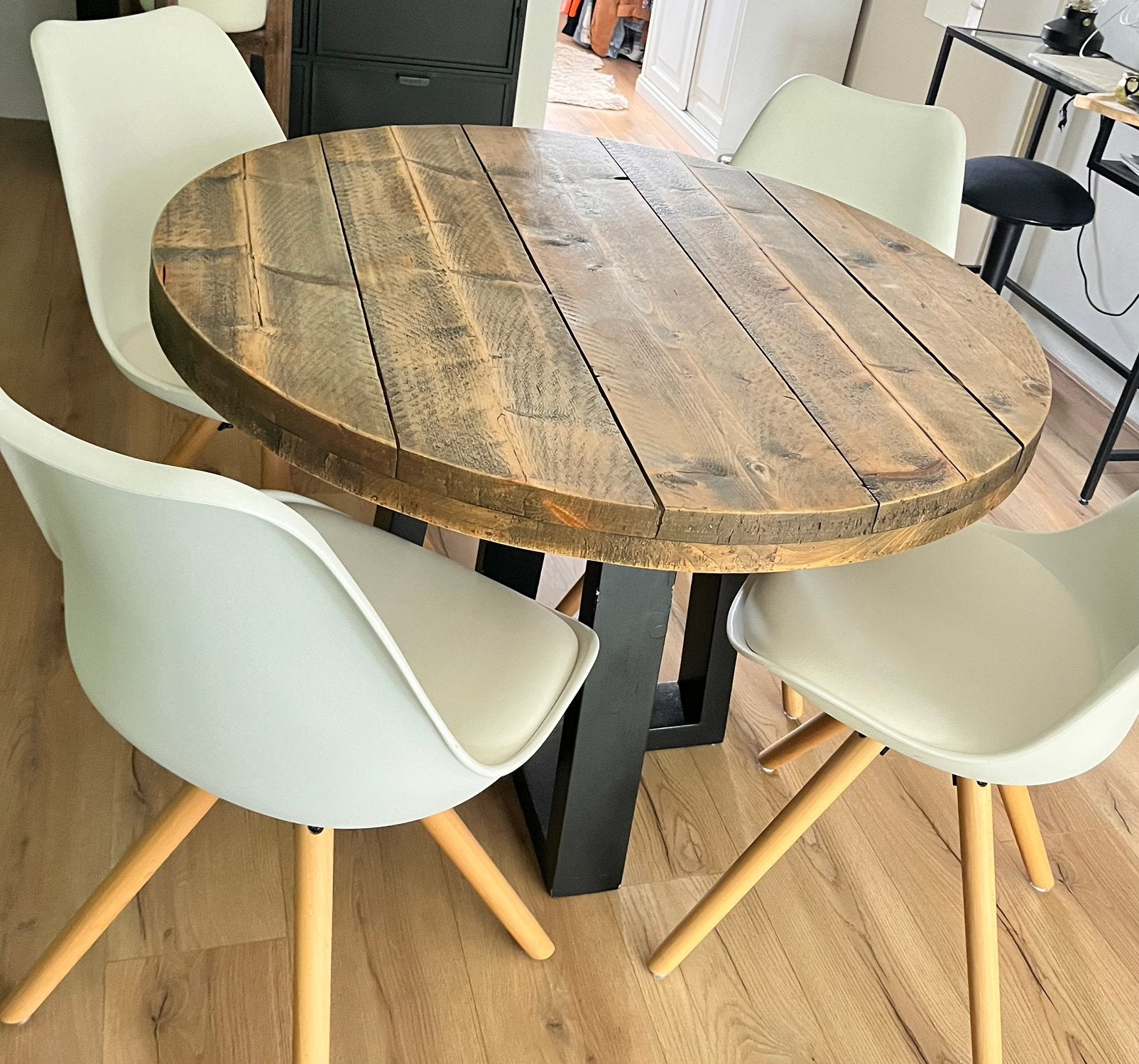 Houten tafel met zelf ontworpen poot, Ophalen, 100 tot 150 cm, 50 tot 100 cm, Zo goed als nieuw