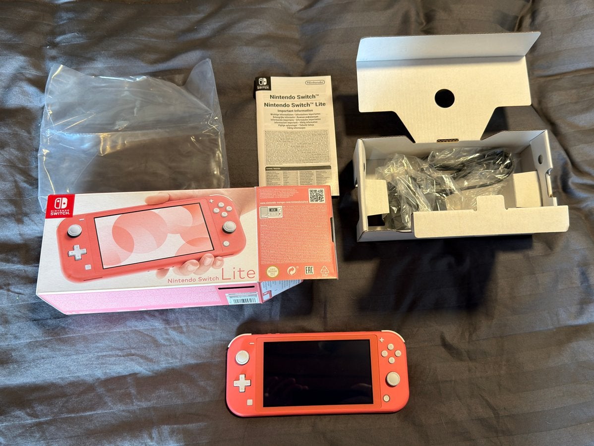 Nintendo Switch Lite Koraalroze - Zo goed als nieuw, Spelcomputers en Games, Spelcomputers | Nintendo Switch Lite, Ophalen of Verzenden