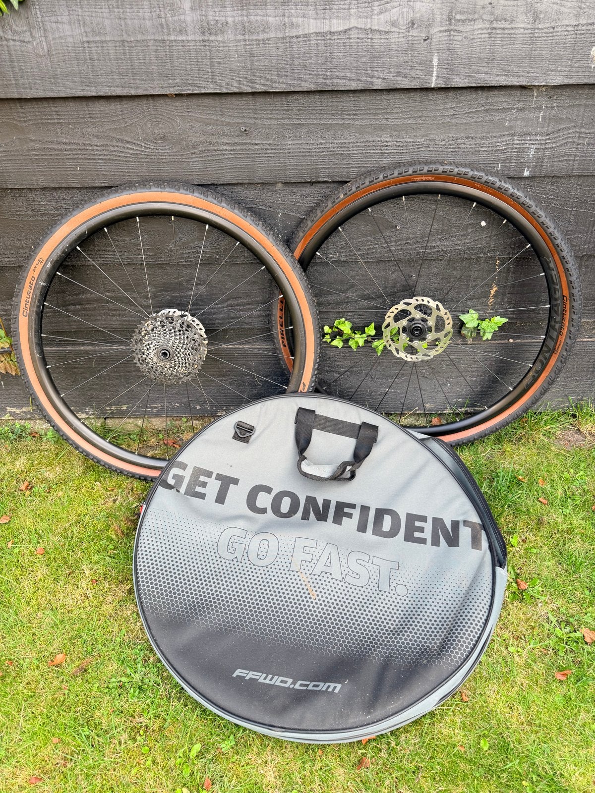 Bontrager Affinity TLR Disc wielset met Pirelli Cinturato, Gebruikt, Gravelbike, Aluminium, Ophalen