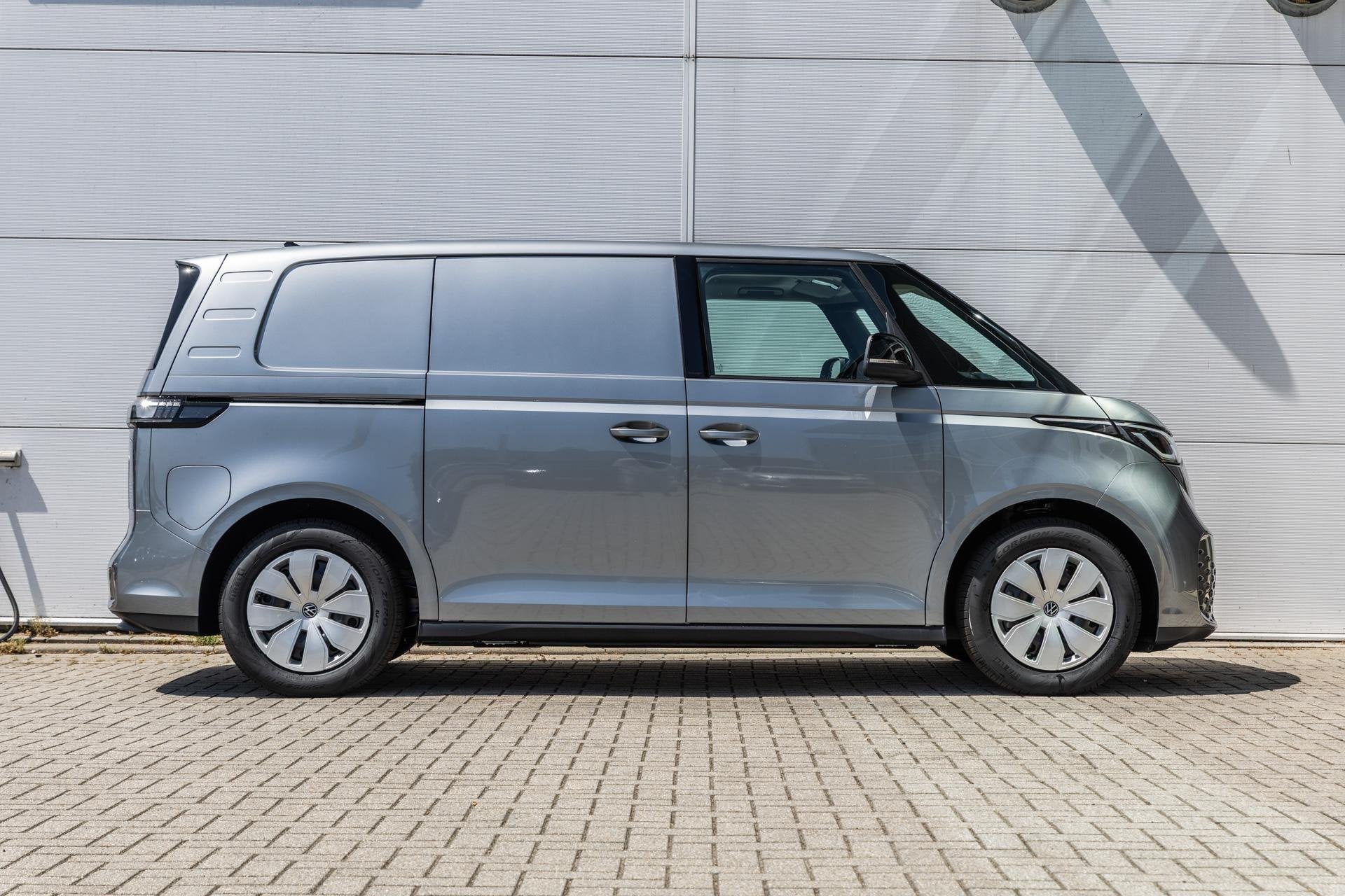 Volkswagen ID. Buzz Cargo 286pk 79 kWh | Assistance Pakket P, Auto's, Automaat, 12 maanden, Zwart, 2294 kg