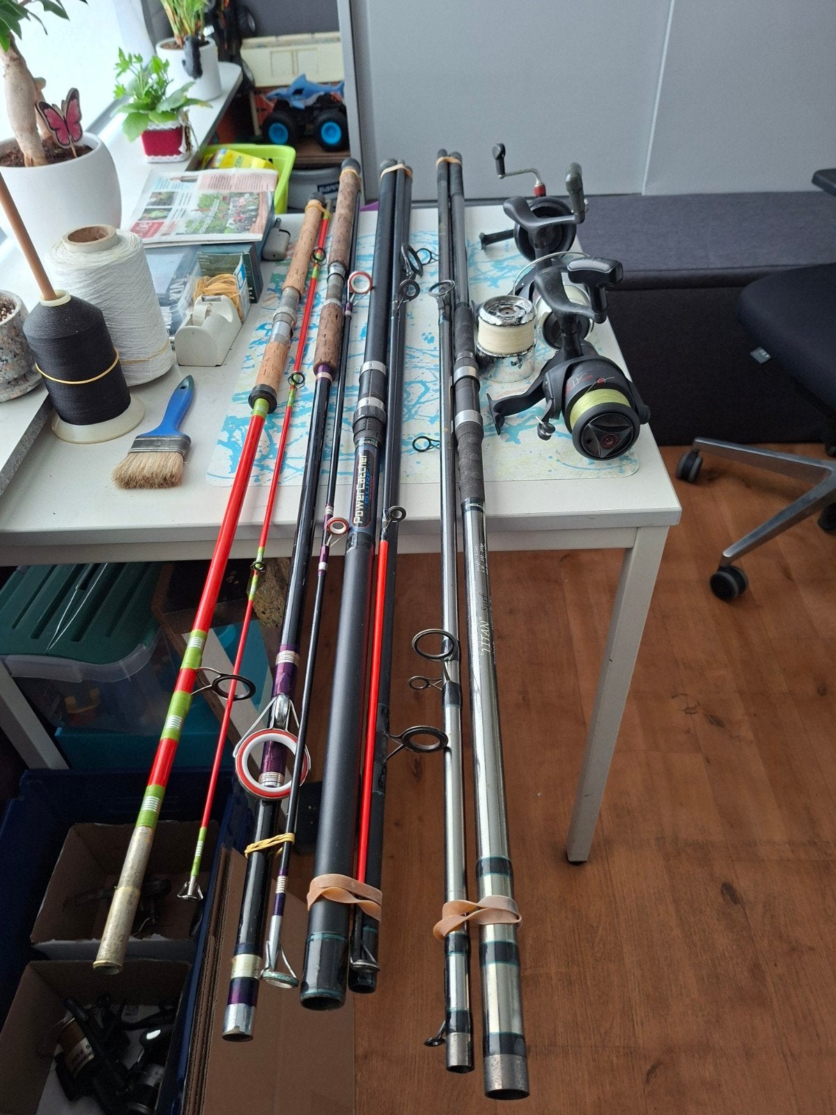 2 strandhengels 2 boothengels 3 molens, Watersport en Boten, Hengelsport | Zeevissen, Ophalen, Molen
