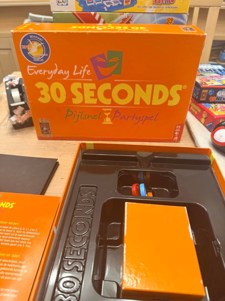 30 seconds everyday life zgan, Hobby en Vrije tijd, Gezelschapsspellen | Bordspellen, Ophalen of Verzenden, Zo goed als nieuw
