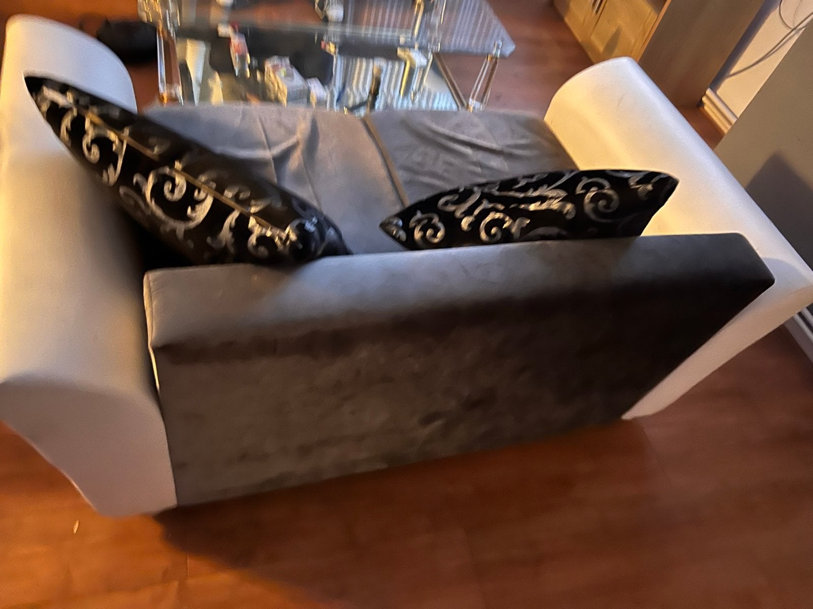 Stijlvolle tweepersoons bank met sierkussens, Ophalen, Tweepersoons, 75 tot 100 cm, Zo goed als nieuw