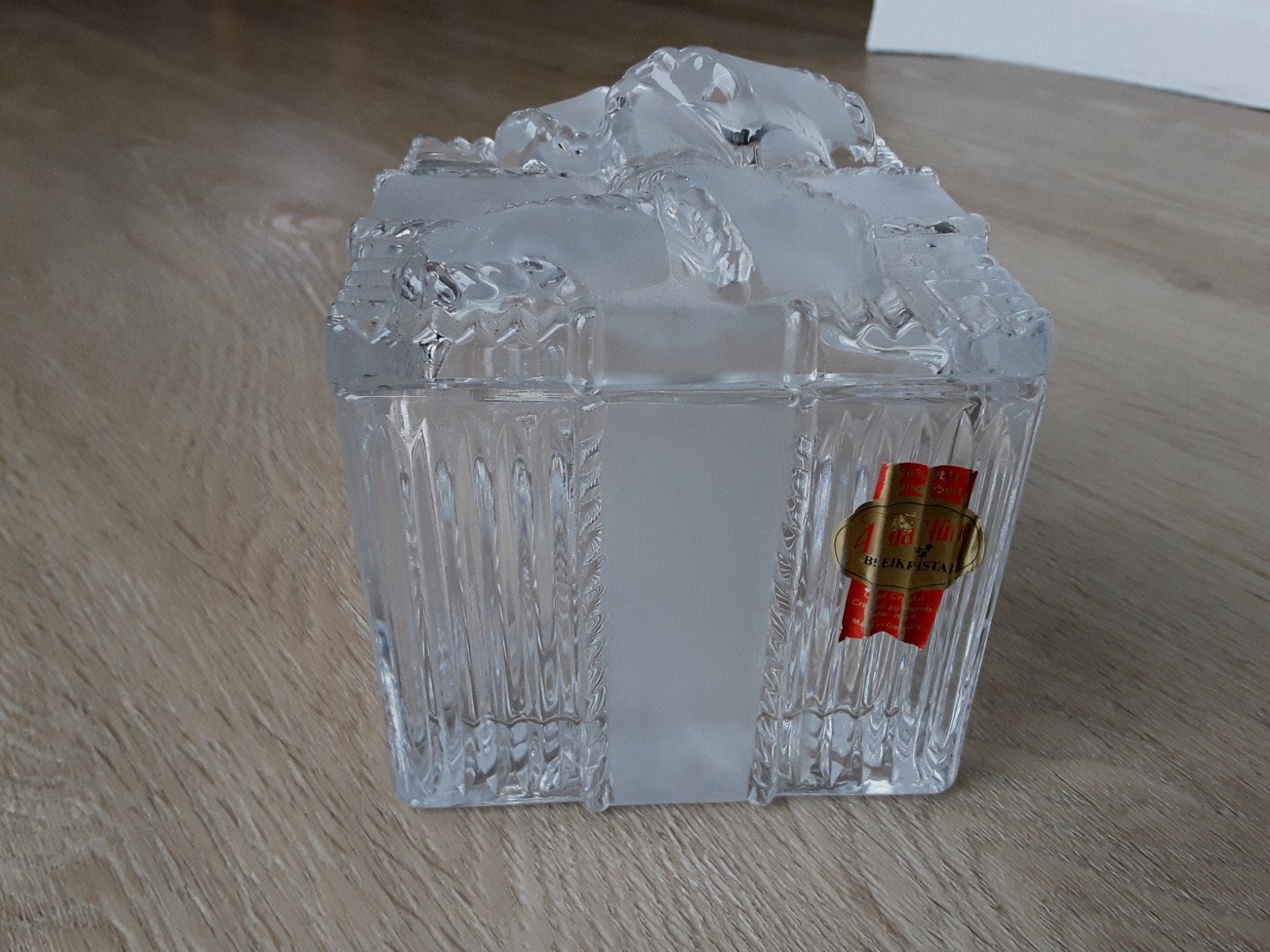Kristallen Anna Hütte schaaltje met strik, 24% bleikristal, Antiek en Kunst, Antiek | Glas en Kristal, Ophalen of Verzenden