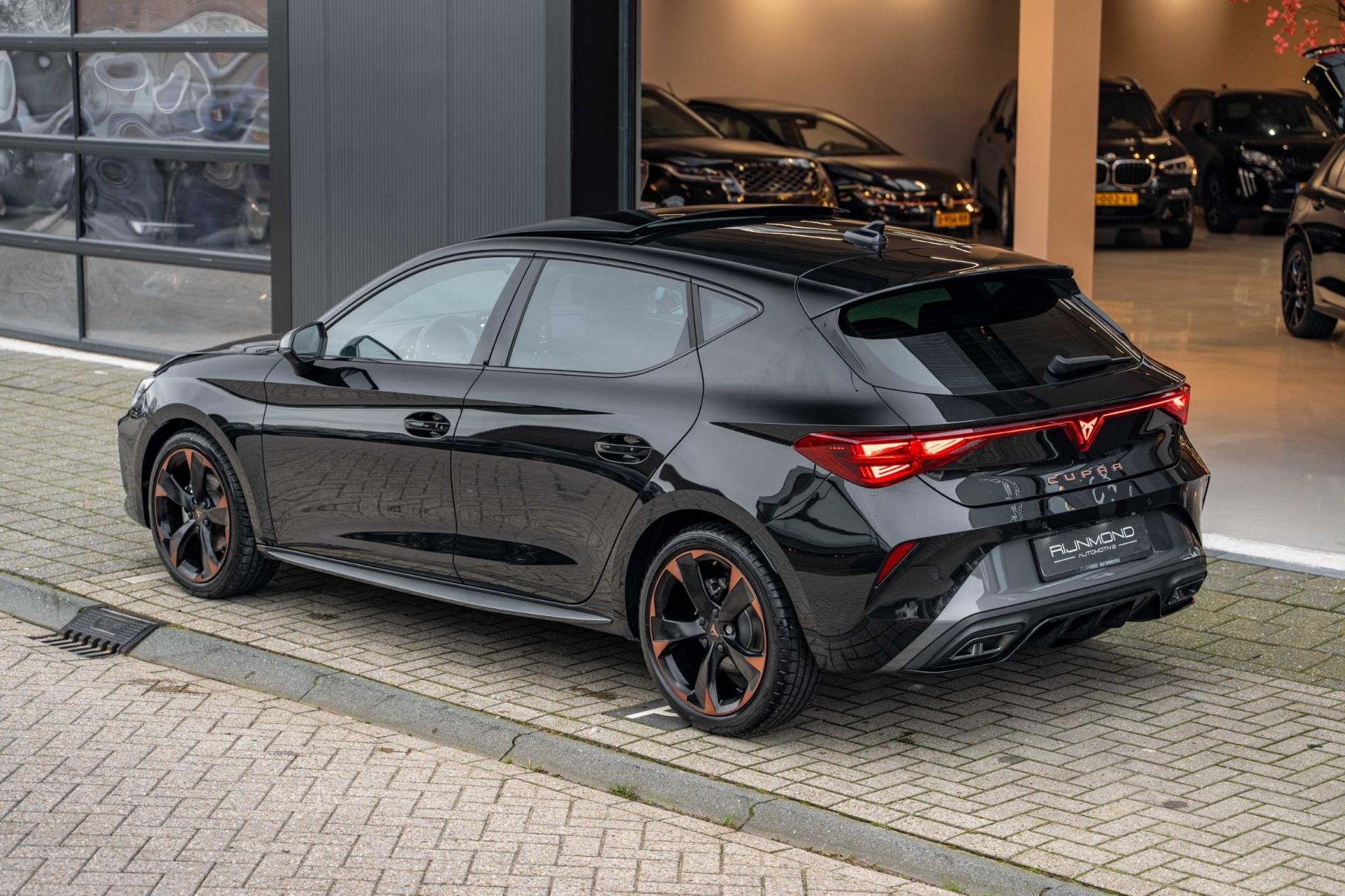 CUPRA Leon 1.5 TSI e-Hybrid Business |Pano|Sfeer|Keyless|Cam, Auto's, Cupra, Dealer onderhouden, Zwart, 4 cilinders, Leon
